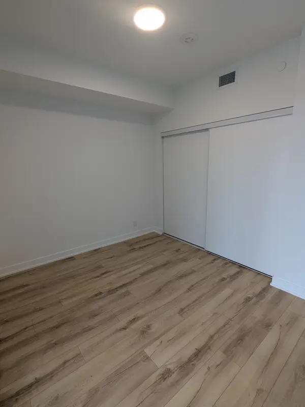 1660 Bloor ST W #906, Toronto W02, ON M6P 0C6