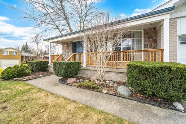 2 Thicket RD, Toronto W08, ON M9C 2T3