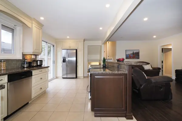 163 Pinegrove CRES, Waterloo, ON N2L 4T9