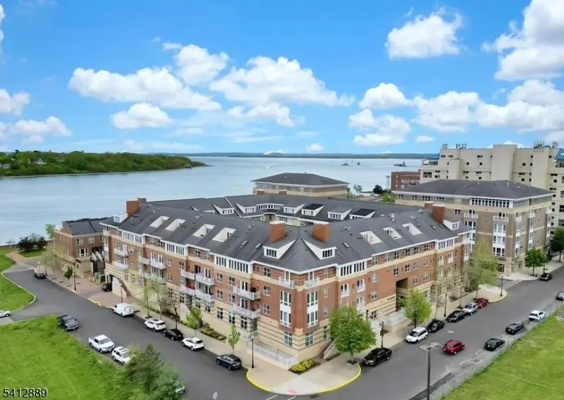 368 Rector St #408, Perth Amboy City, NJ 08861