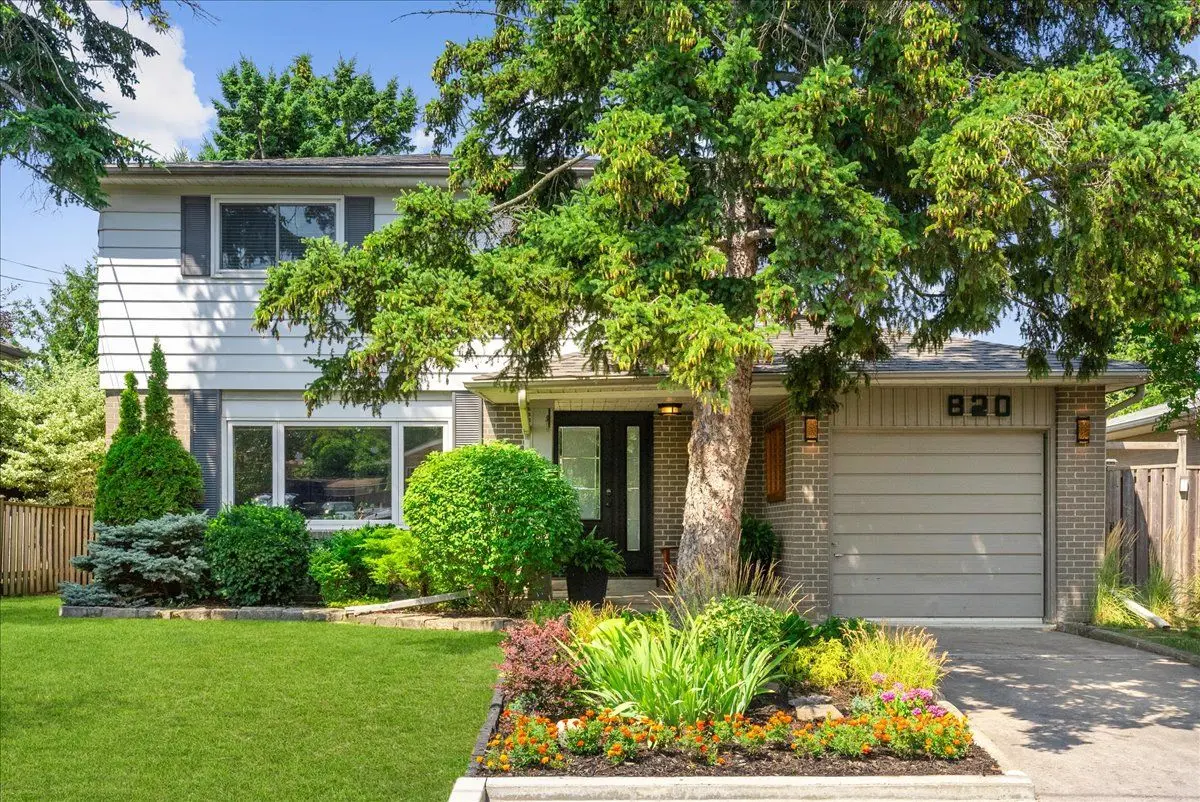 820 Sanok DR, Pickering, ON L1W 2R2