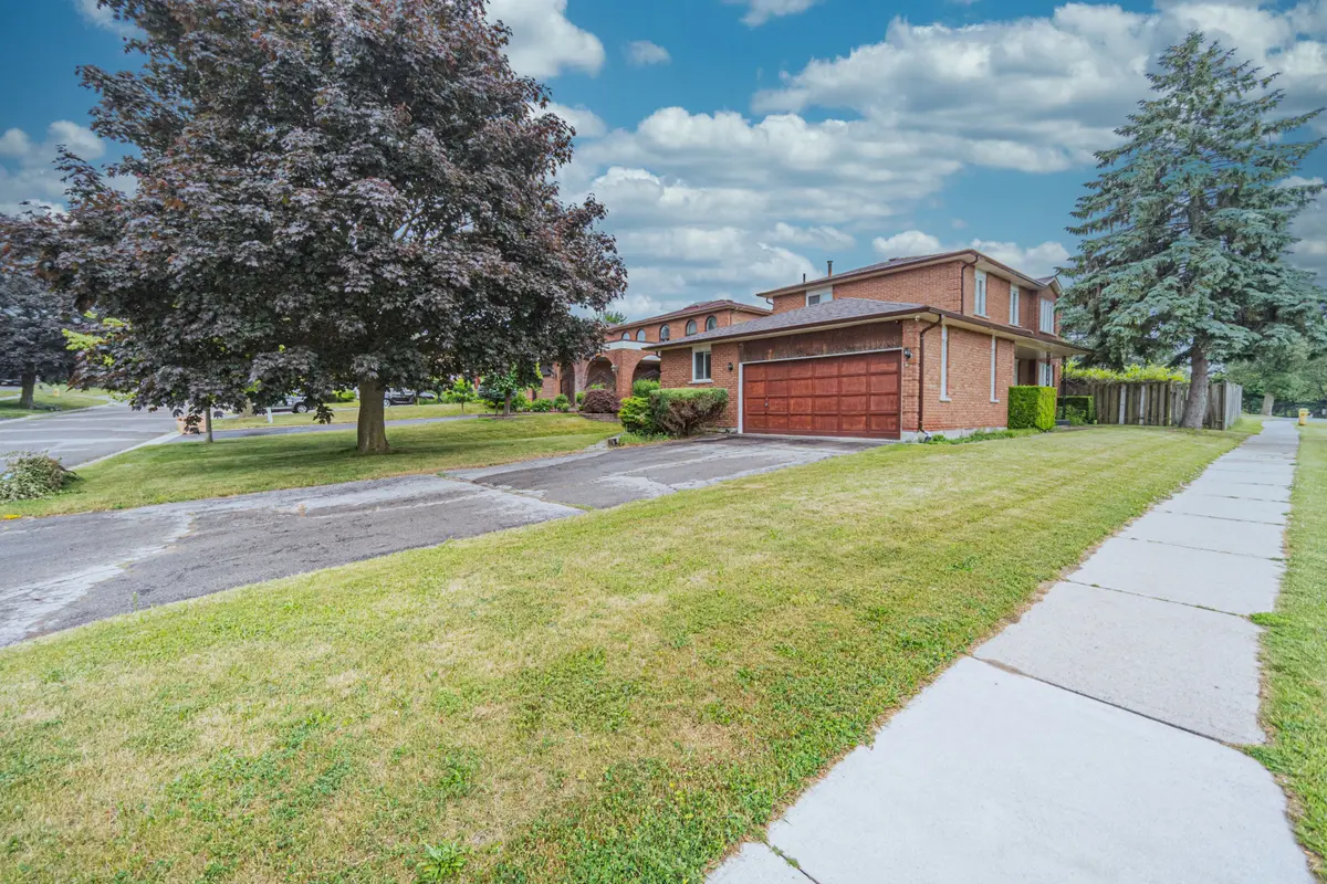 217 Waverly ST N, Oshawa, ON L1J 7C7