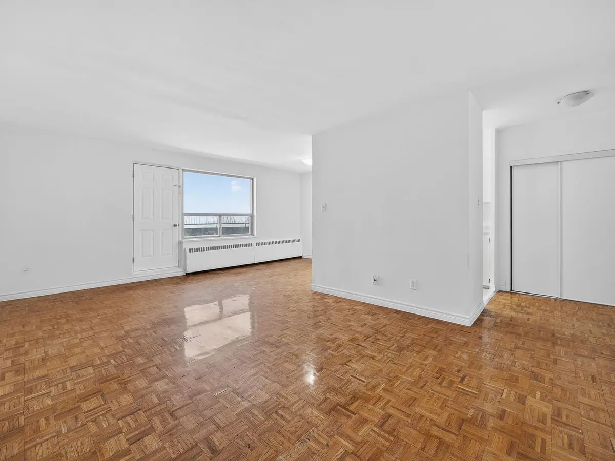 275 Wentworth ST W #217, Oshawa, ON L1J 1N1