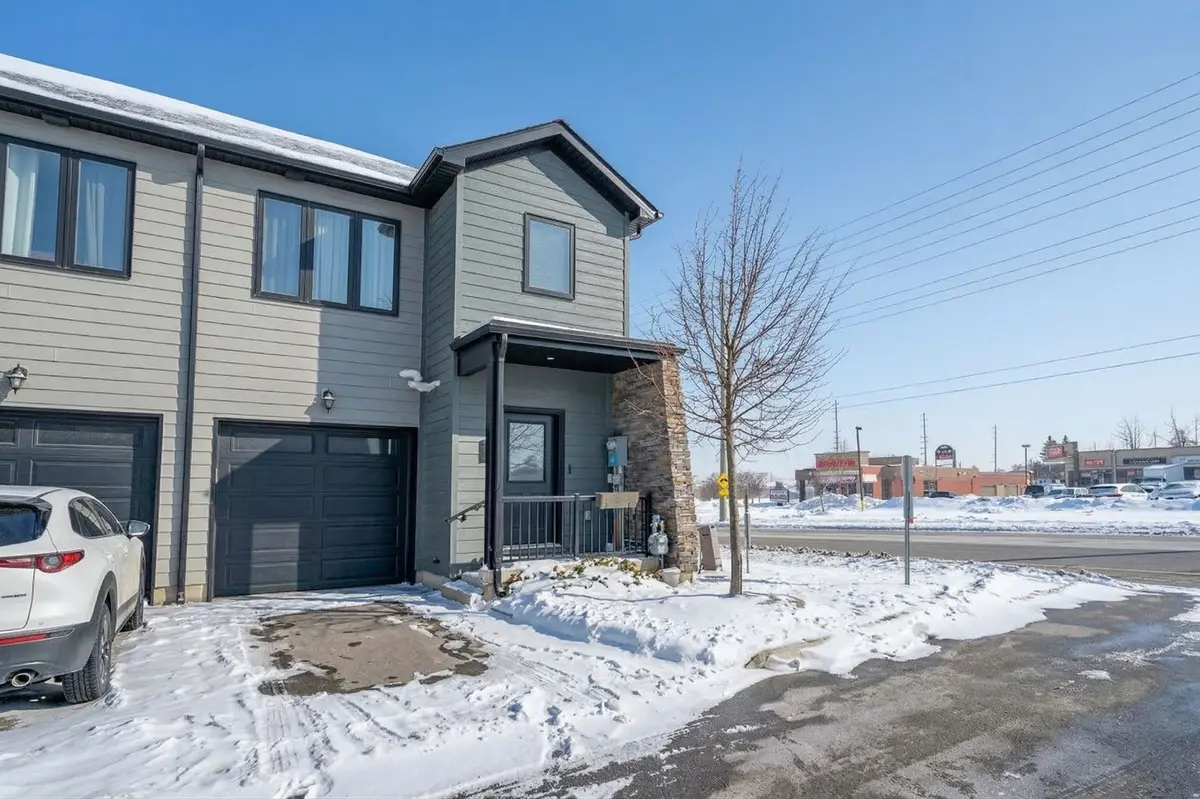 1 Stonehart LN #22, Barrie, ON L4M 7E8