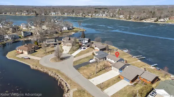 340 Angola ST, Wolverine Lake Village, MI 48390