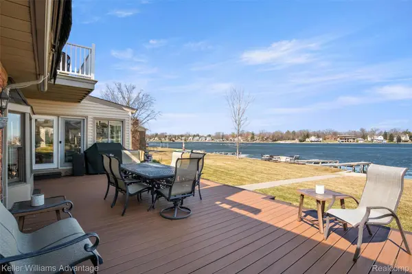 340 Angola ST, Wolverine Lake Village, MI 48390