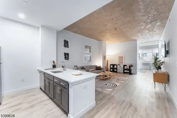 10 Commerce Ct #7i, Newark City, NJ 07102