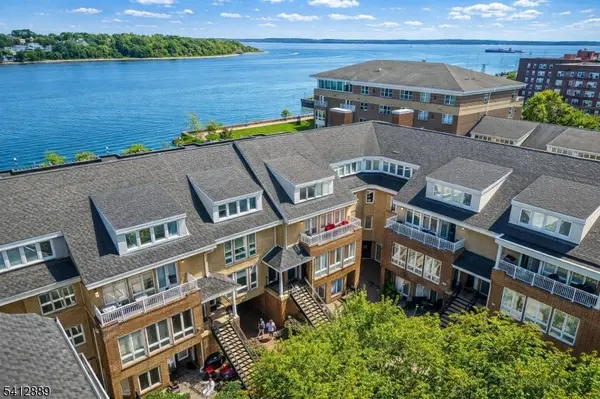 368 Rector St #408, Perth Amboy City, NJ 08861