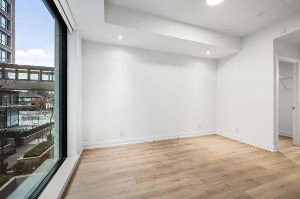 36 Brentcliffe RD #M04, Toronto C11, ON M4G 0E1