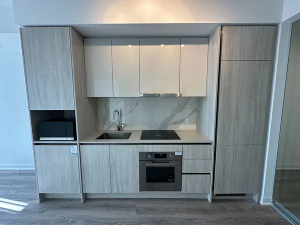 180 Front ST E #3607, Toronto C08, ON M5A 0A9