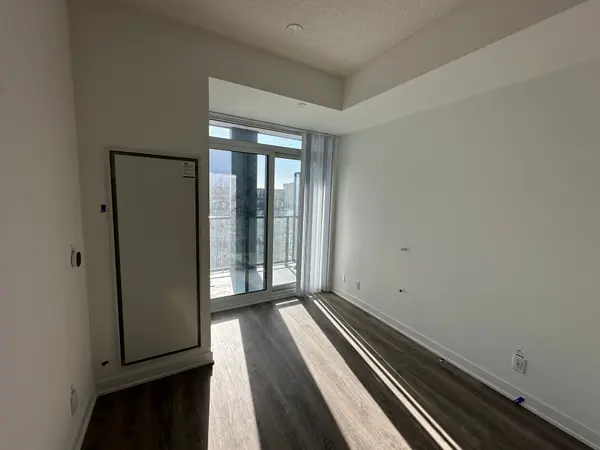 180 Front ST E #3607, Toronto C08, ON M5A 0A9