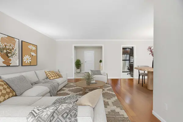 19 Lower Village Gate #507, Toronto C03, ON M5P 3L9