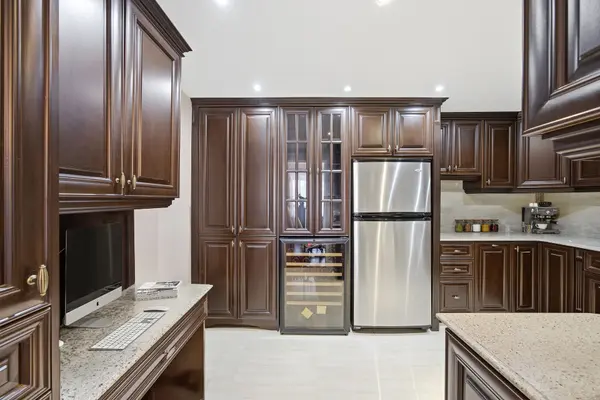 19 Lower Village Gate #507, Toronto C03, ON M5P 3L9