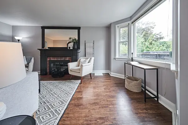 1073 King ST E, Oshawa, ON L1H 1H6