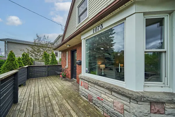 1073 King ST E, Oshawa, ON L1H 1H6