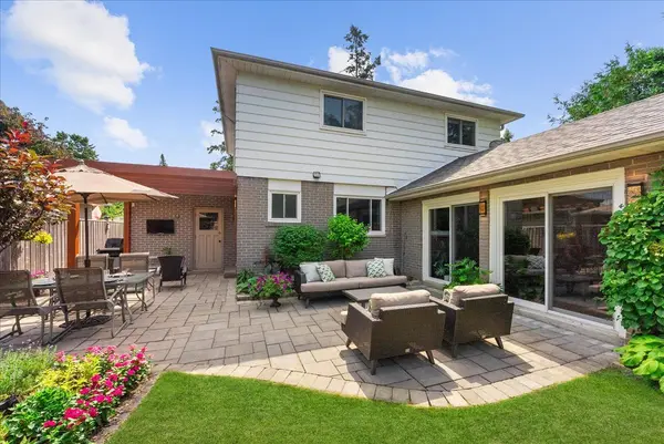 820 Sanok DR, Pickering, ON L1W 2R2