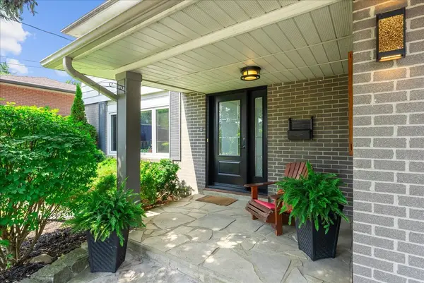 820 Sanok DR, Pickering, ON L1W 2R2