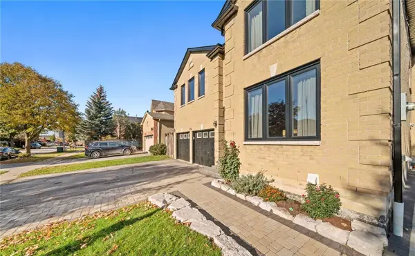 214 Stonemanor AVE #Basement, Whitby, ON L1R 1Y1