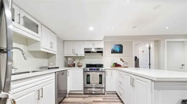 214 Stonemanor AVE #Basement, Whitby, ON L1R 1Y1