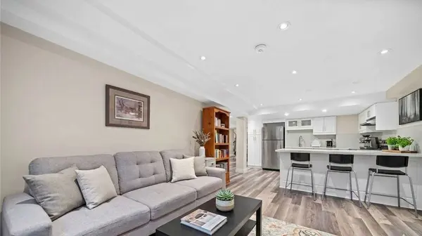 214 Stonemanor AVE #Basement, Whitby, ON L1R 1Y1