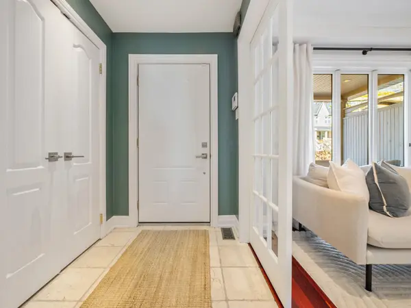 137 Willow AVE, Toronto E02, ON M4E 3K4