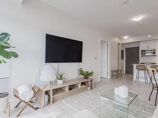 20 Gatineau DR #706, Vaughan, ON L4J 0L2