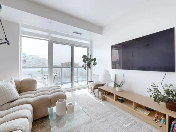 20 Gatineau DR #706, Vaughan, ON L4J 0L2