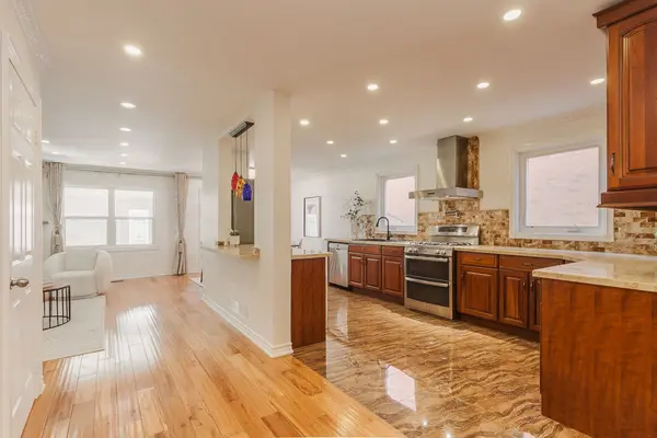 97 Pauline CT, Vaughan, ON L4K 3G8