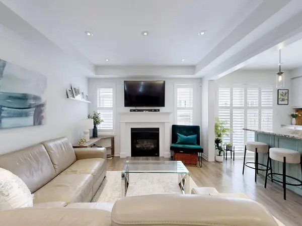 55 Stocks LN, Aurora, ON L3X 1V9