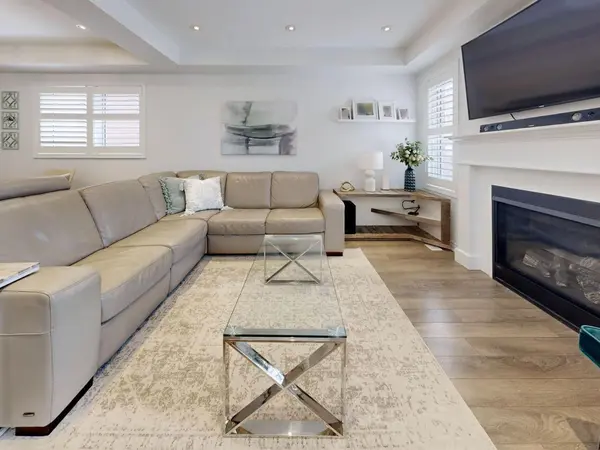 55 Stocks LN, Aurora, ON L3X 1V9