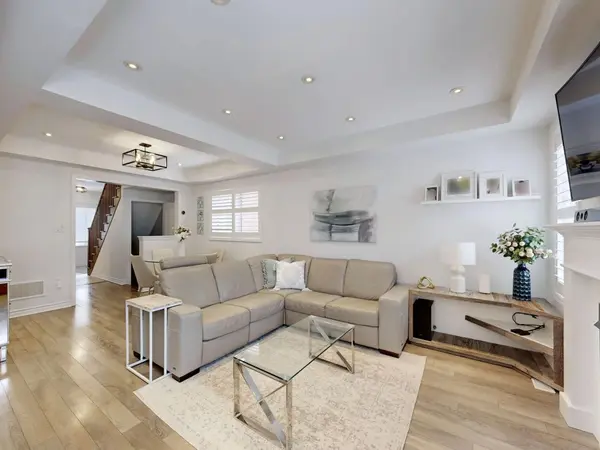 55 Stocks LN, Aurora, ON L3X 1V9