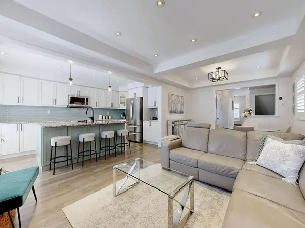 55 Stocks LN, Aurora, ON L3X 1V9