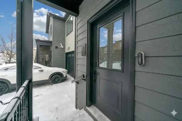 1 Stonehart LN #22, Barrie, ON L4M 7E8