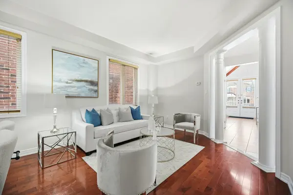 27 Drummondville DR, Brampton, ON L6P 3S5