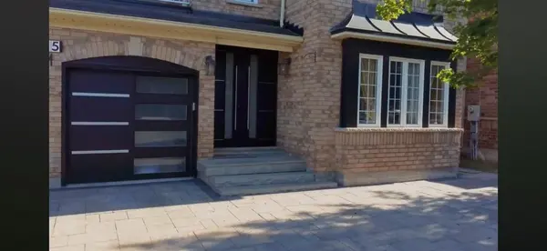 15 Nina PL, Brampton, ON L7A 2E4
