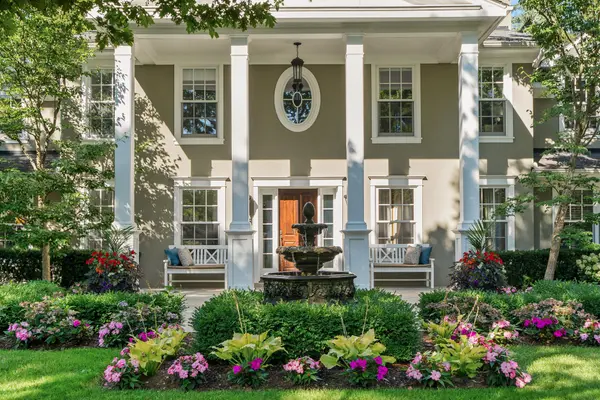 146 Abbey CT, Oakville, ON L6J 4L1