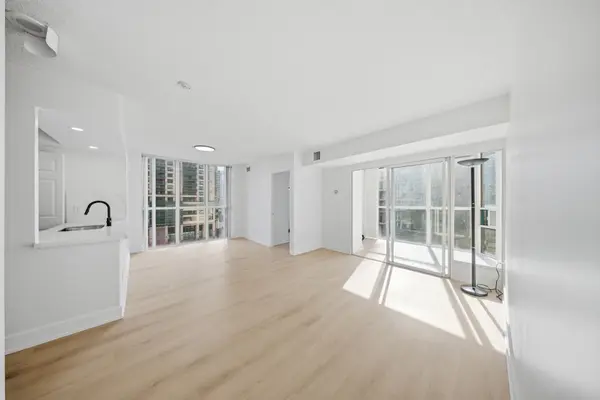 265 Enfield PL #510, Mississauga, ON L5B 3Y7