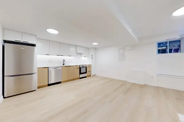 168 Pearson AVE #Lower Unit, Toronto W01, ON M6R 1G5