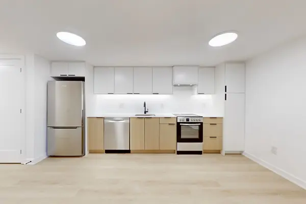 168 Pearson AVE #Lower Unit, Toronto W01, ON M6R 1G5