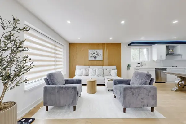 26 Farley CRES, Toronto W09, ON M9R 2A6