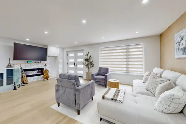 26 Farley CRES, Toronto W09, ON M9R 2A6