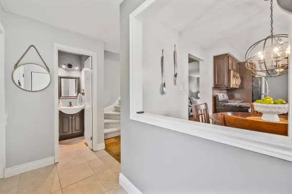 1 Aspen CT, Hamilton, ON L8B 0A7