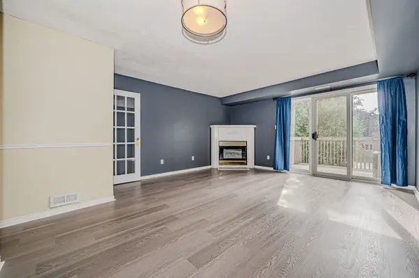 266 Limeridge RD E #7, Hamilton, ON L9A 2S7