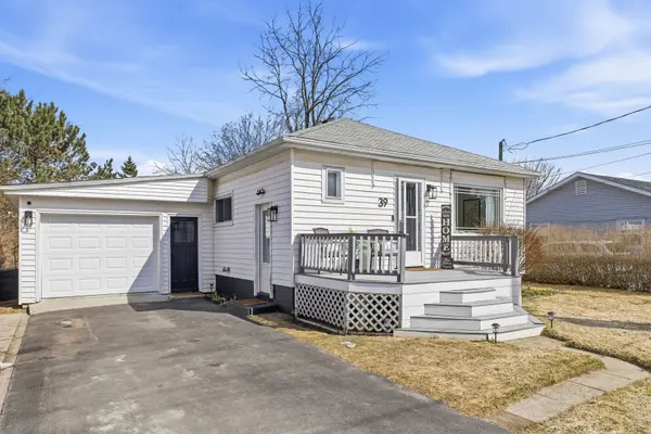 39 Meade ST, Brighton, ON K0K 1H0