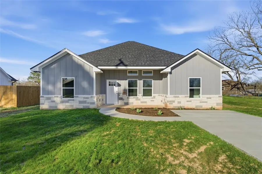 412 E Hunt Street, Bremond, TX 76629