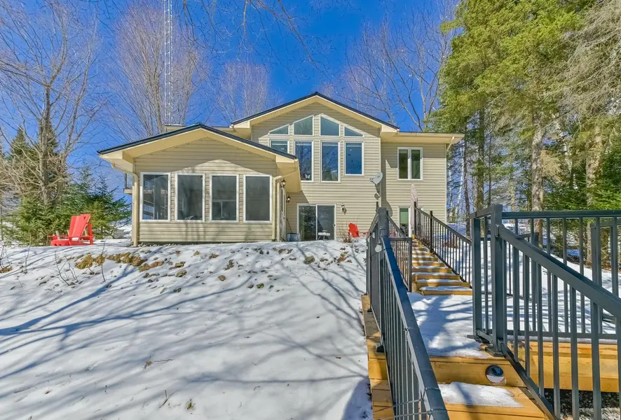 1099 Summer LN, Minden Hills, ON K0M 2K0