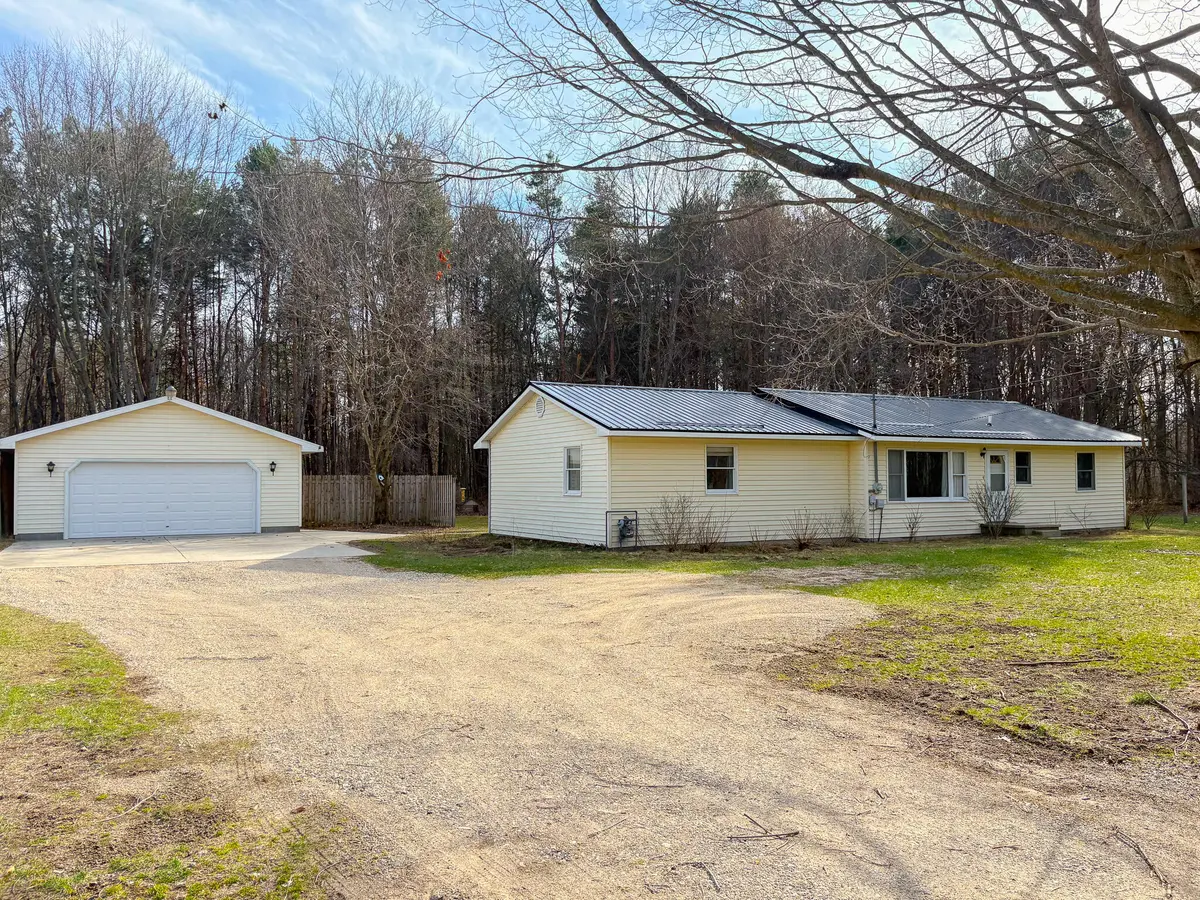 8365 Greenwood LN, Brooks Twp, MI 49337