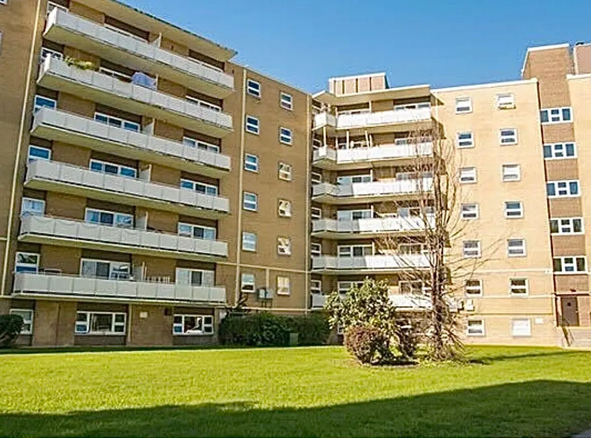 32 Carluke CRES #103, Toronto C12, ON M2L 2J3