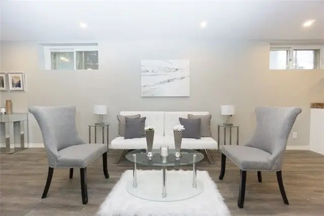 358 Adelaide AVE E, Oshawa, ON L1G 2A1