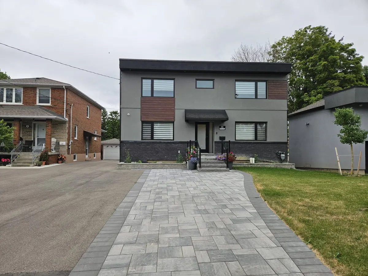 11 Edison CIR, Toronto W04, ON M6L 2L3